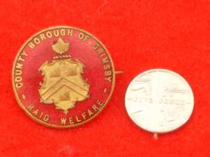 WW11 - Pin Badge - County Borough of Grimsby Raid …