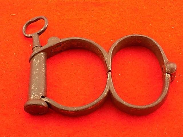 Irish Eight Handcuffs — image 3