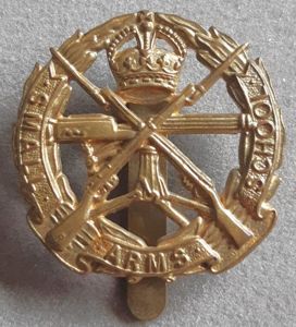 BRITISH - Small Arms School K/C Gilding Metal Hat Badge …