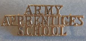 BRITISH Shoulder Title “ARMY / APPRENTICES / SCHOOL” - Gilding …