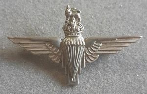 BRITISH Pre 1953 PARACHUTE REGIMENT Silver Plated Collar/Sweetheart Badge