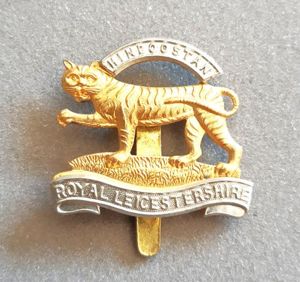 ROYAL LEICESTERSHIRE Regiment GILT & SILVER PLATE Officer's Hat Badge