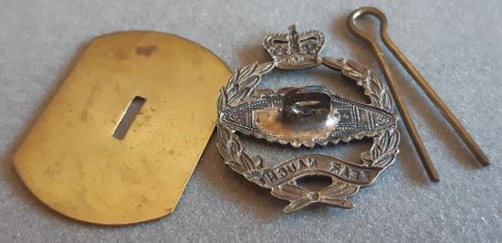 BRITISH - Royal Tank Regiment Q/C Pair White Metal Collar Badges — image 2