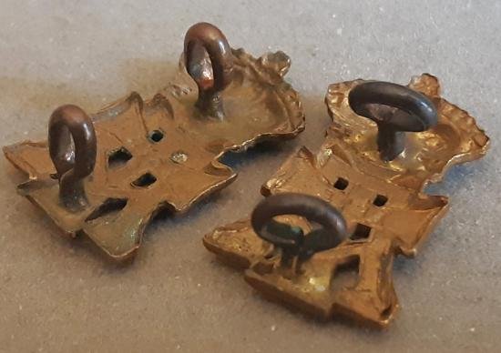 BRITISH - Green Howards (Alexandra Princess of Wales's Own Yorkshire Regt.) Pair Gilding Metal Collars (Churchill 561) — image 2