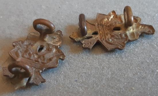 BRITISH - The Royal Irish Fusiliers Pair Gilding Metal Collars (Churchill 1767/68) — image 2