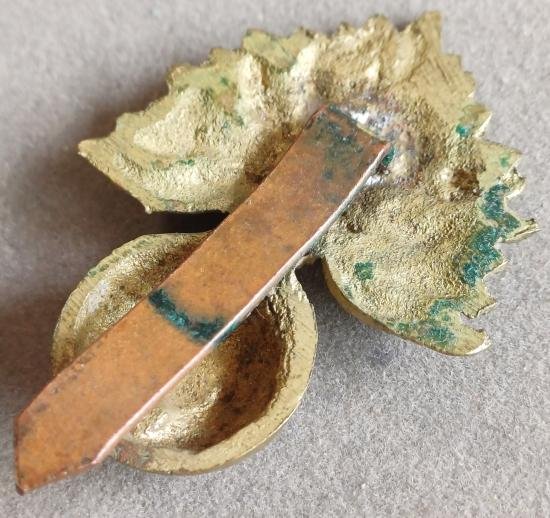 BRITISH - Royal Fusiliers (City of London Regiment) K/C Sand-Cast Brass Grenade Badge — image 2