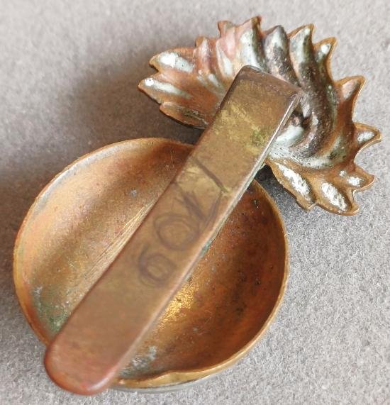 BRITISH - The Northumberland Fusiliers B/M Grenade Badge (KK962) — image 2