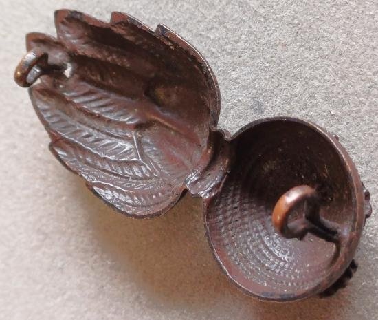 BRITISH - The Royal Welch Fusiliers Bronze Left Collar Badge (Churchill 642) — image 2