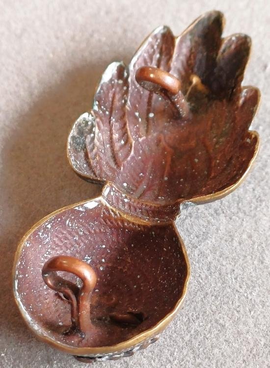 BRITISH - The Royal Scots Fusiliers Bronze Left Collar Badge (Churchill 605) — image 2