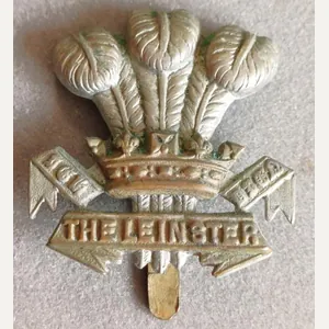 BRITISH - The Leinster Regt. Bi-Metal Hat Badge (KK 699)