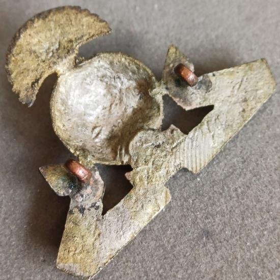 BRITISH - The Lancashire Fusiliers (Territorial Bn.) Sand-Cast Brass Hat Badge (KK1716 Similar) — image 2