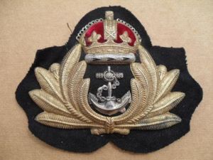WW2 Royal Navy Officer's Economy Issue Gilt Metal Cap Badge