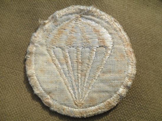 WW2 U.S Army Parachute Infantry Cap Badge (British Made) — image 2