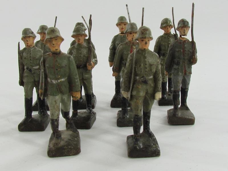 Grouping of 10x Lineol German Toy Soldiers — image 2