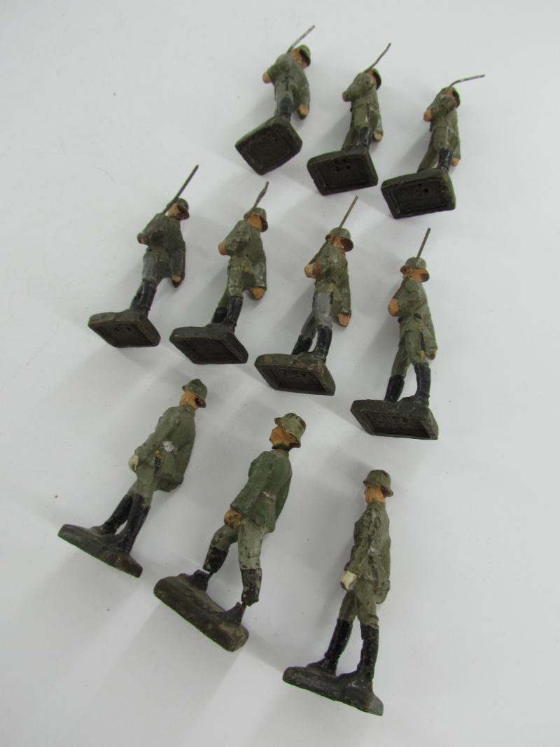 Grouping of 10x Lineol German Toy Soldiers — image 8