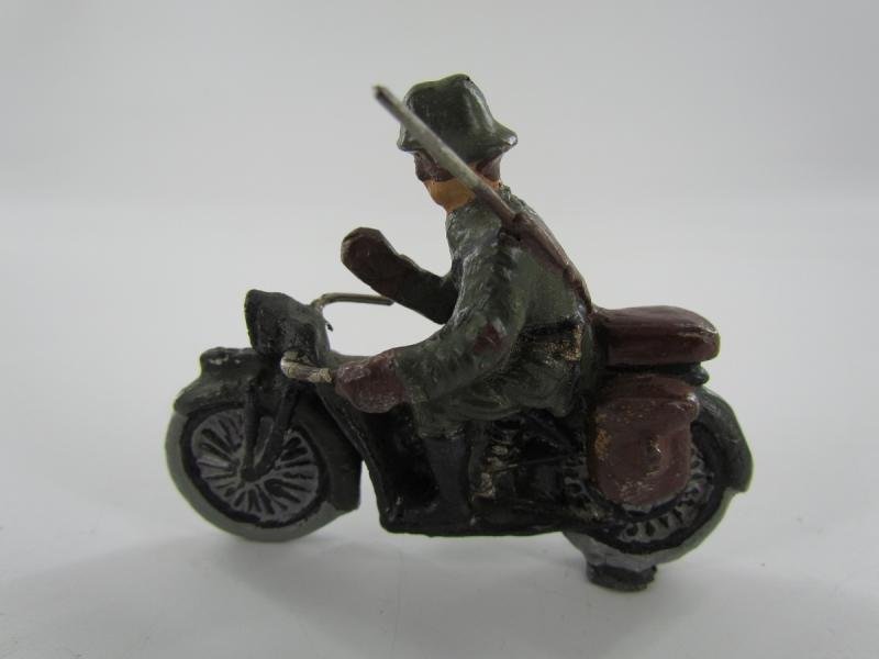 German Soldier On a Motor Bike ( Lineol ) — image 3