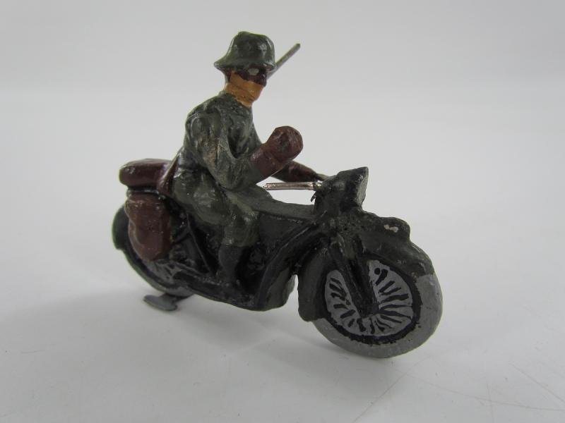 German Soldier On a Motor Bike ( Lineol ) — image 4