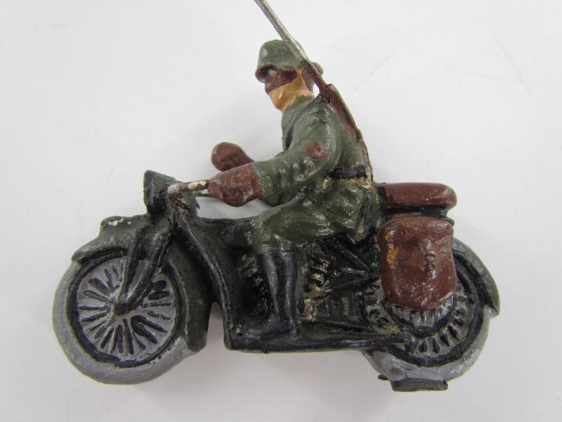 German Soldier On a Motor Bike ( Lineol ) — image 8