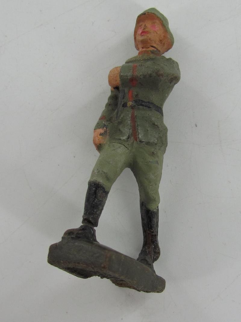 Lineol - standard bearer marching, with national flag — image 7