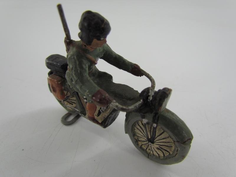 German Soldier On a Motor Bike ( Lineol ) — image 7