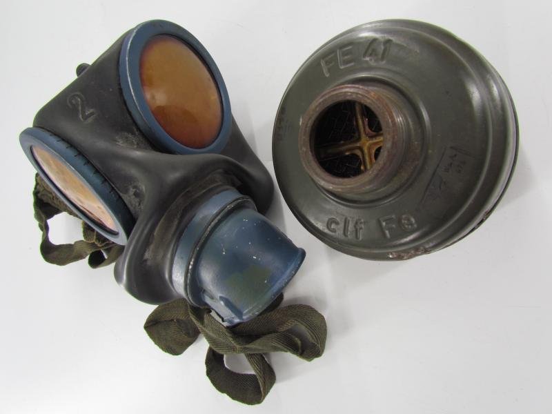 WH/SS Gasmask Cannister With M38 Gasmask and Filter — image 11