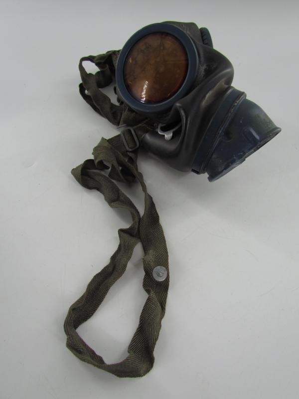 WH/SS Gasmask Cannister With M38 Gasmask and Filter — image 12