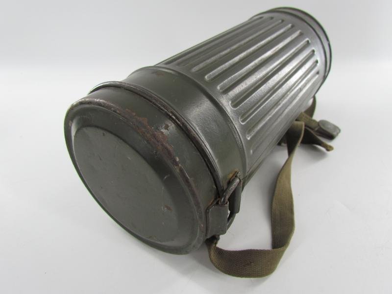 WH/SS Gasmask Cannister With M38 Gasmask and Filter — image 19