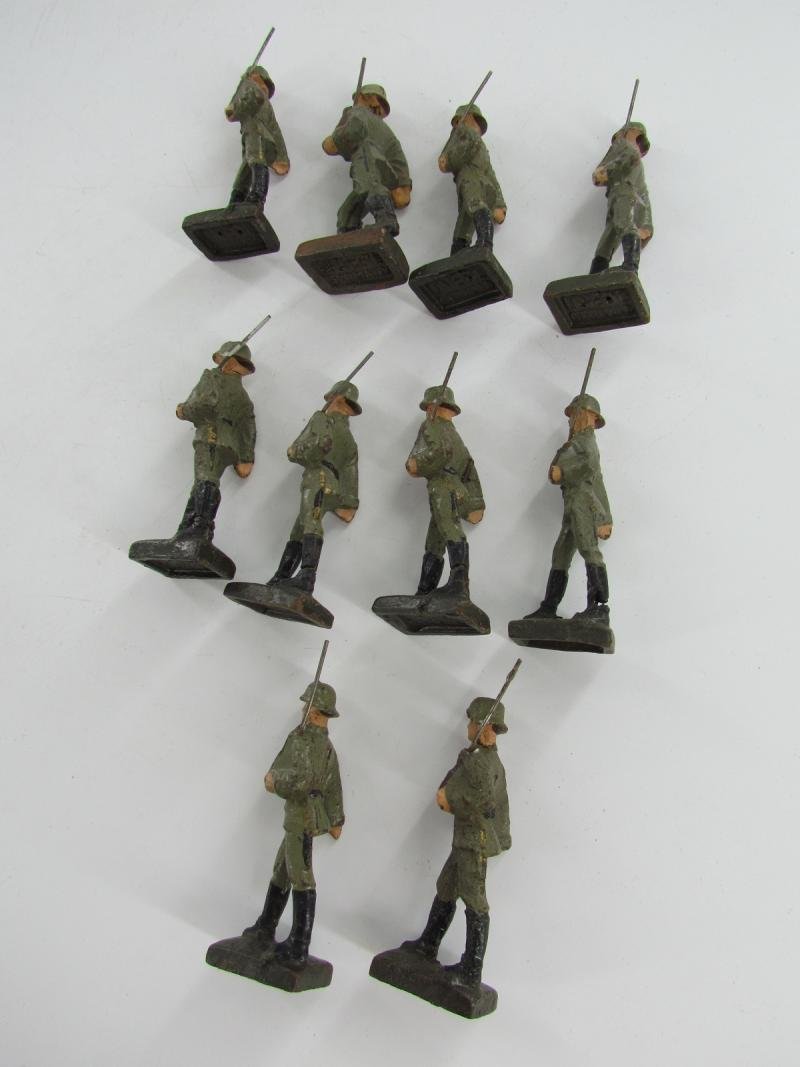 Grouping of 10x Lineol German Toy Soldiers — image 3