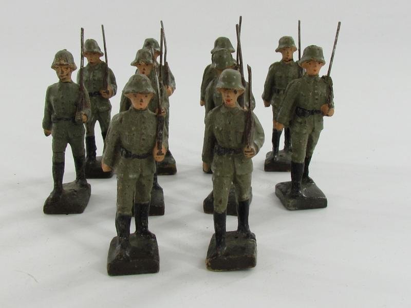 Grouping of 10x Lineol German Toy Soldiers — image 2