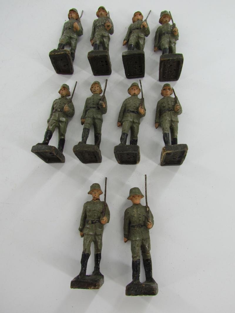 Grouping of 10x Lineol German Toy Soldiers — image 3