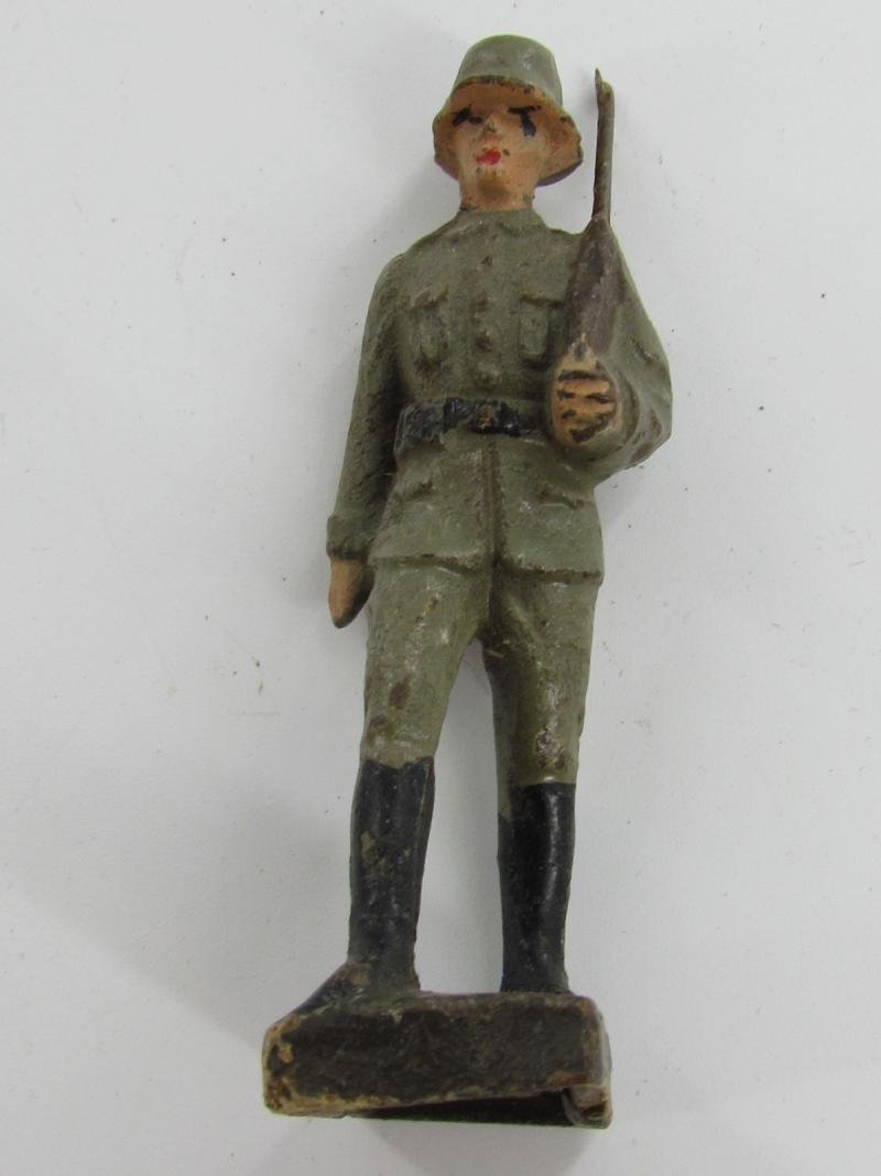 Grouping of 10x Lineol German Toy Soldiers — image 5