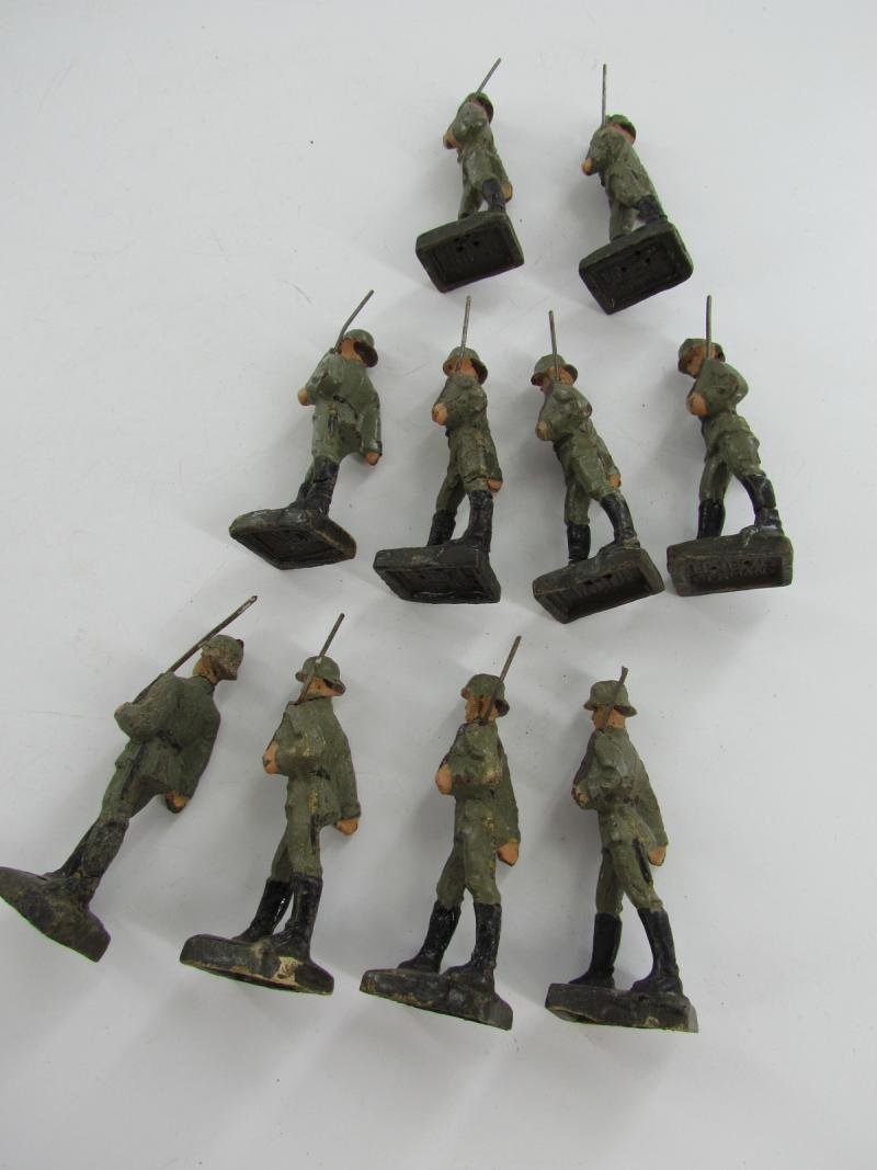 Grouping of 10x Lineol German Toy Soldiers — image 7