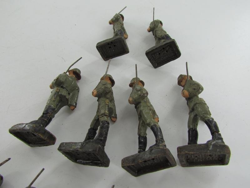 Grouping of 10x Lineol German Toy Soldiers — image 8