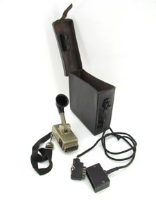 Wehrmacht Brustmikrofon 33 in Original Pouch