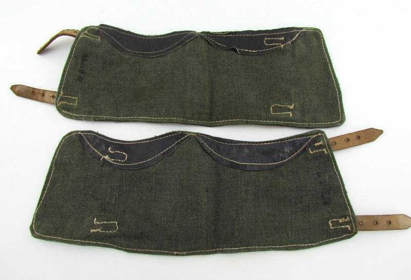 Pair of late war M37 pattern gaiters or Gamaschen — image 4