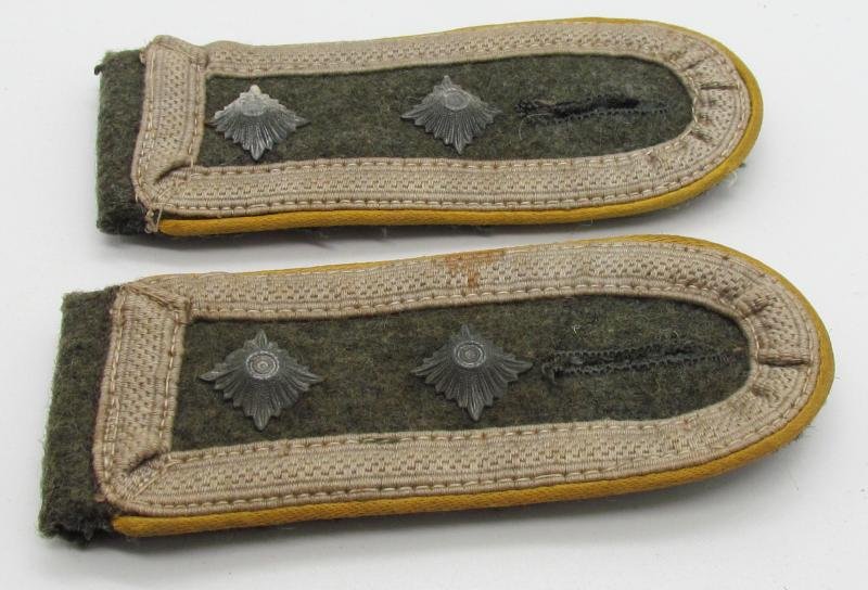 Wehrmacht (Heer) M43 Signals 'Oberfeldwebel' shoulder boards — image 10