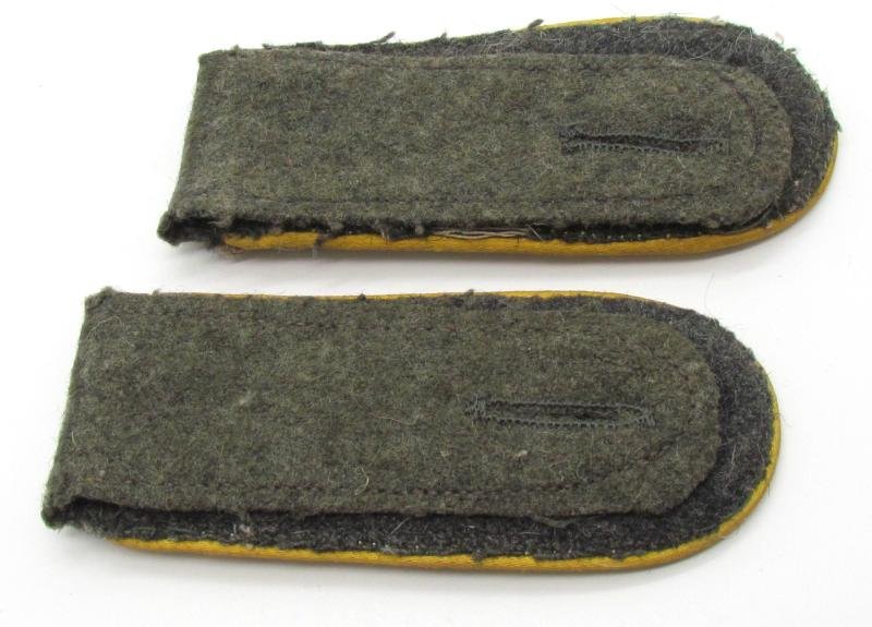 Wehrmacht (Heer) M43 Signals 'Oberfeldwebel' shoulder boards — image 11