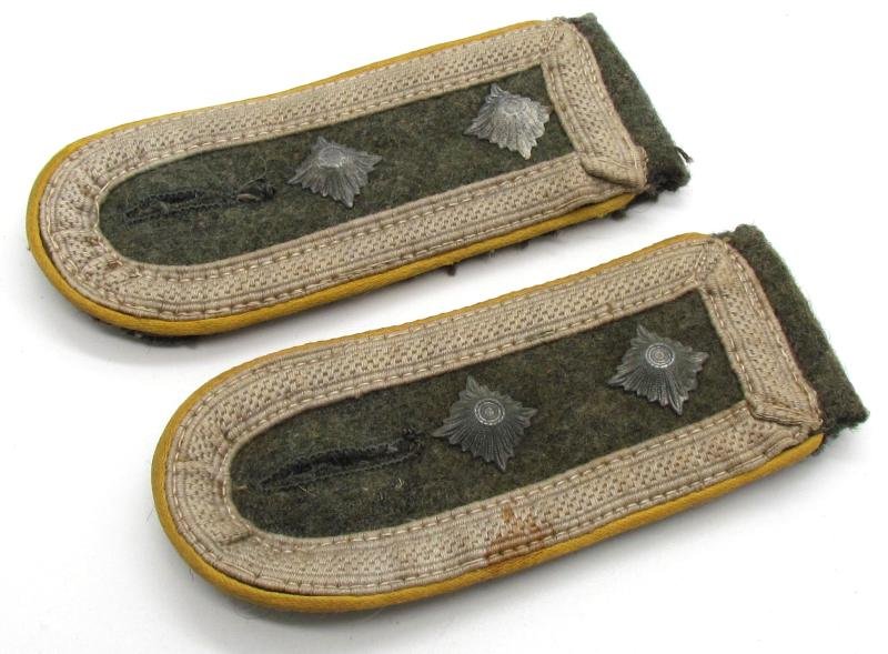 Wehrmacht (Heer) M43 Signals 'Oberfeldwebel' shoulder boards — image 4