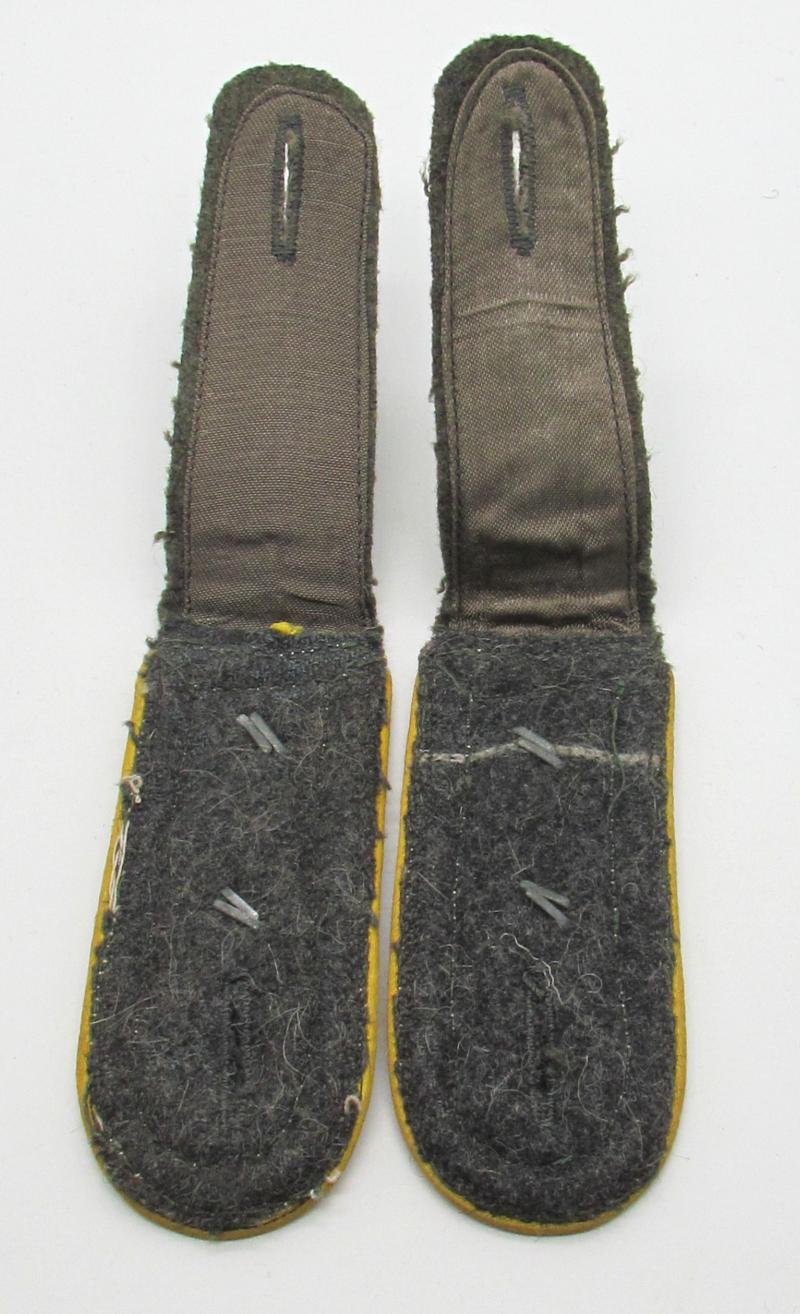 Wehrmacht (Heer) M43 Signals 'Oberfeldwebel' shoulder boards — image 5