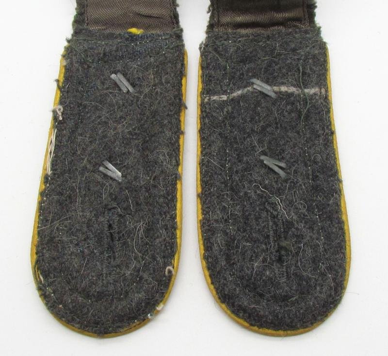 Wehrmacht (Heer) M43 Signals 'Oberfeldwebel' shoulder boards — image 7