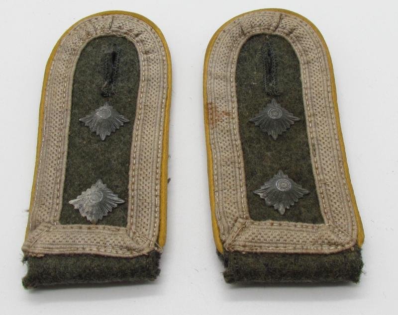 Wehrmacht (Heer) M43 Signals 'Oberfeldwebel' shoulder boards — image 9