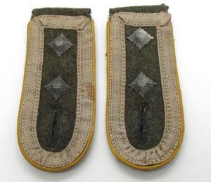Wehrmacht (Heer) M43 Signals 'Oberfeldwebel' shoulder boards