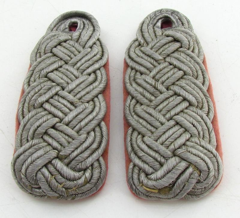 Wehrmacht (Heer) Panzer Officer's Shoulder-Boards — image 4