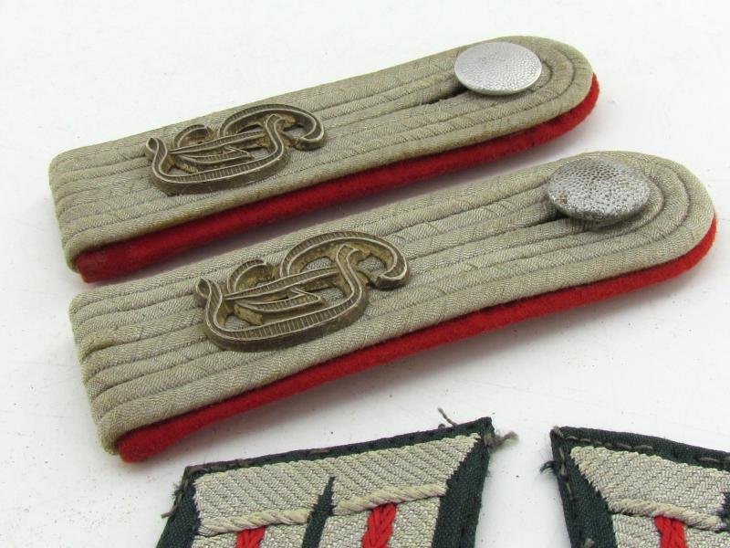 Wehrmacht 'Grossdeutschland' artillery insignia set — image 20