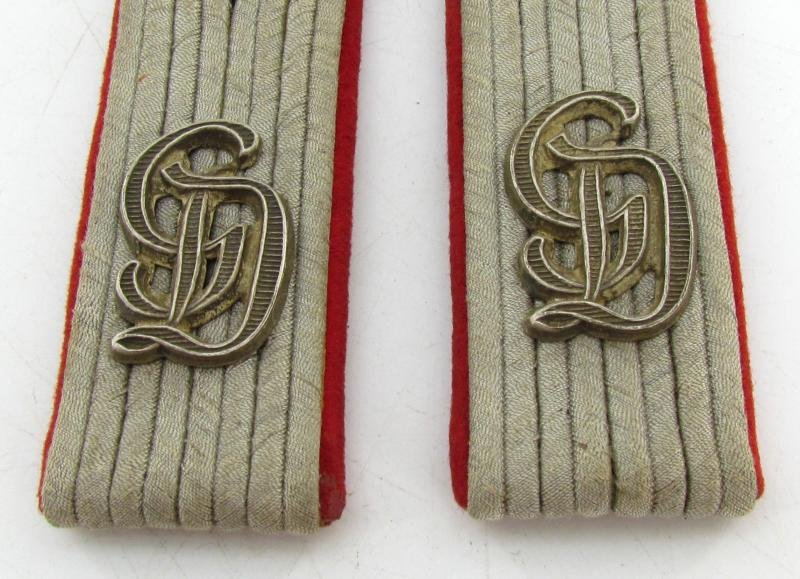 Wehrmacht 'Grossdeutschland' artillery insignia set — image 3