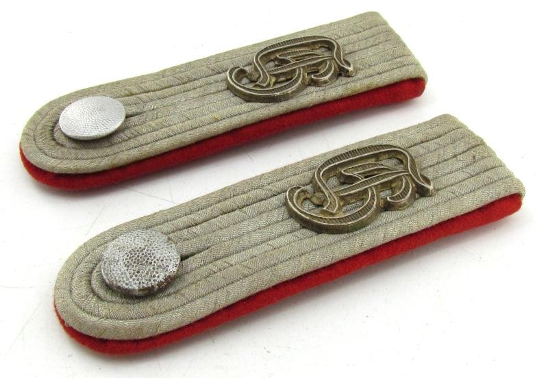 Wehrmacht 'Grossdeutschland' artillery insignia set — image 6