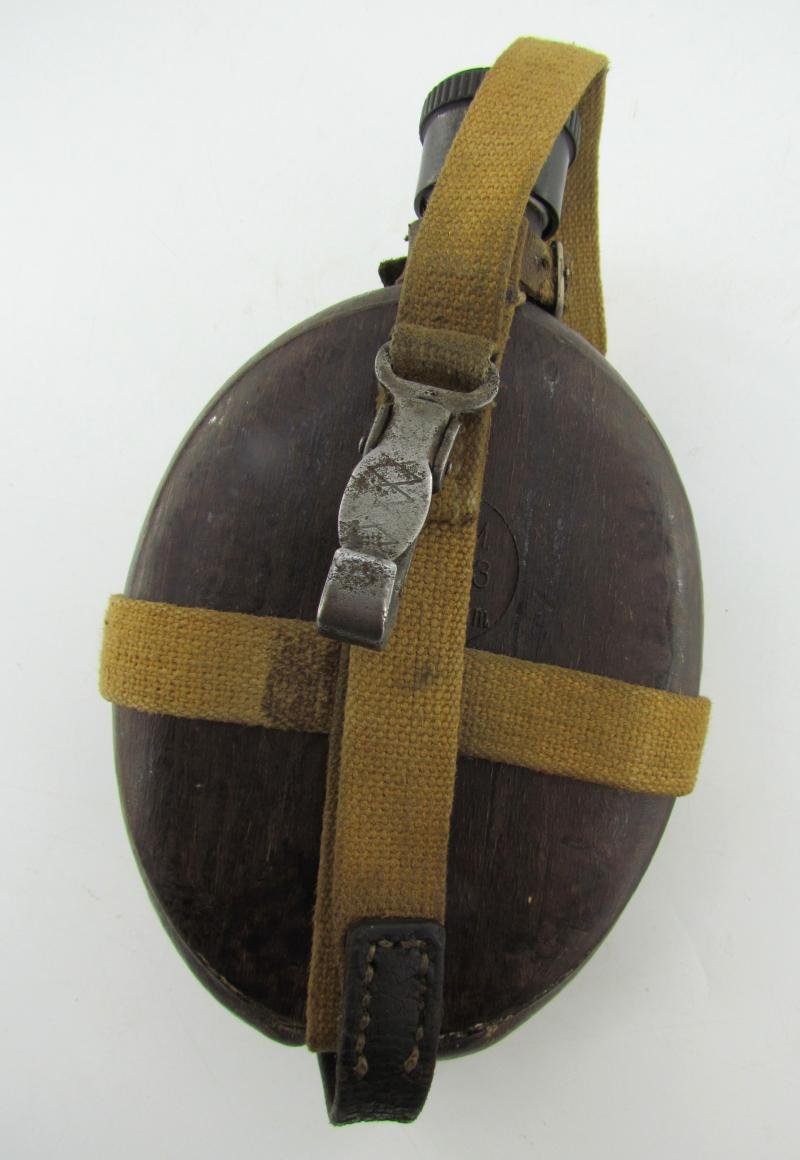 Wehrmacht 'Coconut' M31 Canteen and Cup 'H.R.E.43' — image 11