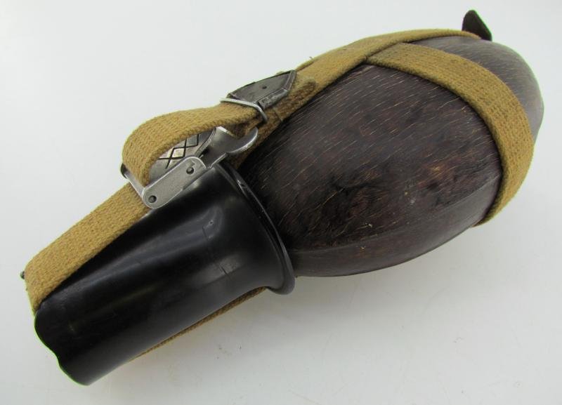 Wehrmacht 'Coconut' M31 Canteen and Cup 'H.R.E.43' — image 13