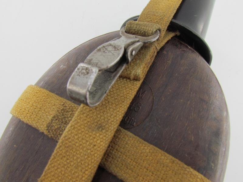 Wehrmacht 'Coconut' M31 Canteen and Cup 'H.R.E.43' — image 15