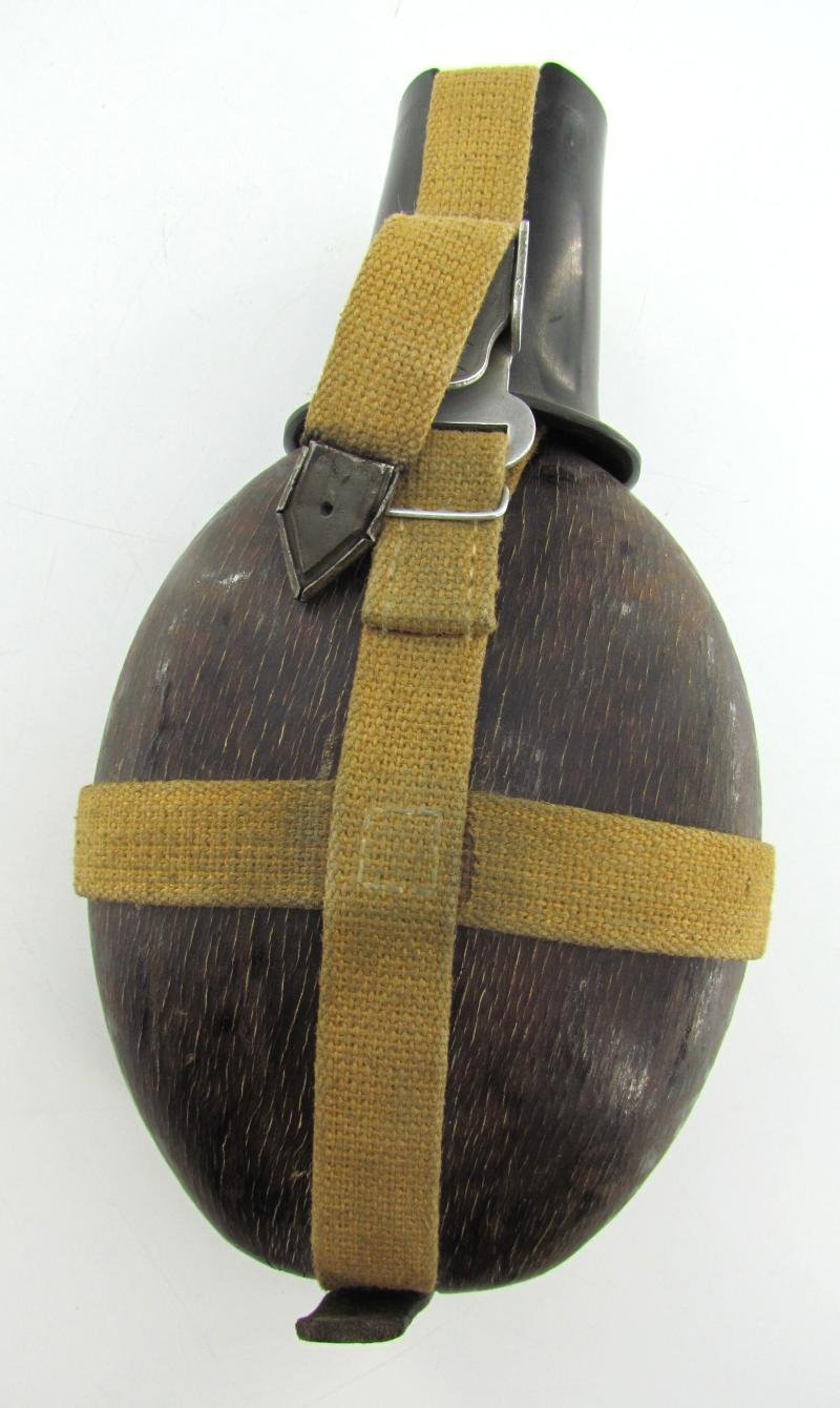 Wehrmacht 'Coconut' M31 Canteen and Cup 'H.R.E.43' — image 3